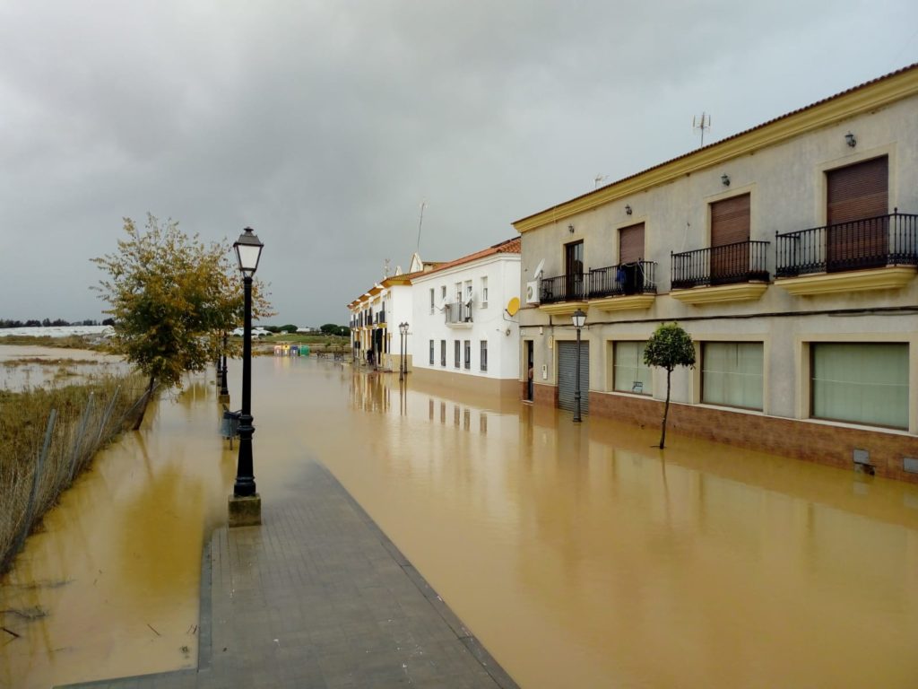 Las fuertes lluvias nos dejan daños en cultivos e inundaciones de viviendas y sótanos de garajes