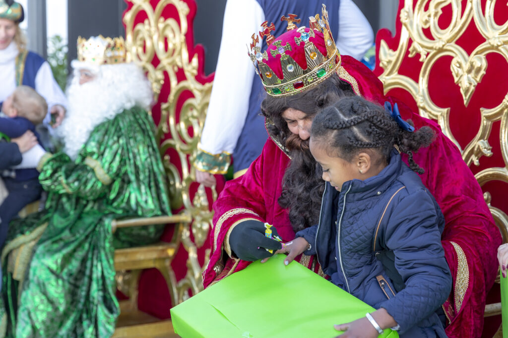 CIENTOS DE NIÑOS ENTREGAN SUS SUEÑOS A LOS REYES MAGOS DE ORIENTE