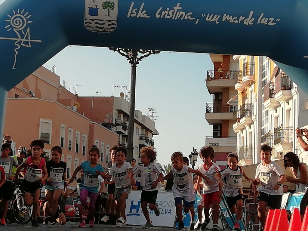 LAS CALLES ISLEÑAS SE LLENAN DE ATLETAS EN LA XIX MILLA URBANA NOCTURNA