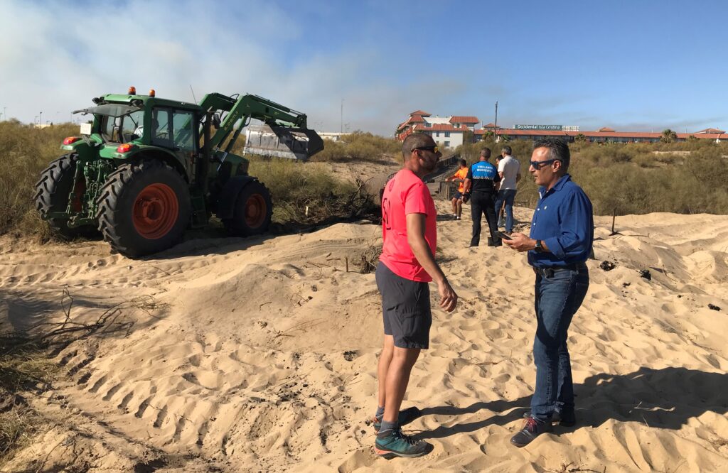 EL AYUNTAMIENTO CONDENA EL NUEVO INCENDIO PROVOCADO EN EL “PASEO LITORAL” DE ISLA CRISTINA