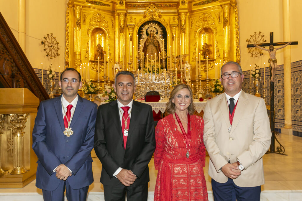 LA EXALTACIÓN A LA VIRGEN DEL ROSARIO DA EL PISTOLETAZO DE SALIDA A LAS FIESTAS PATRONALES DE LA VIRGEN DEL ROSARIO