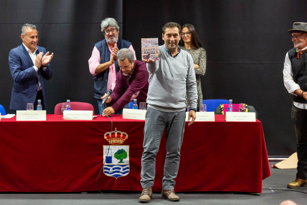 JUAN VENEGAS PRESENTA 'PALABRAS ENCANTADAS', UNA RECOPILACIÓN DE TODAS SU LETRAS CARNAVALERAS DESDE 1983 HASTA LA ACTUALIDAD