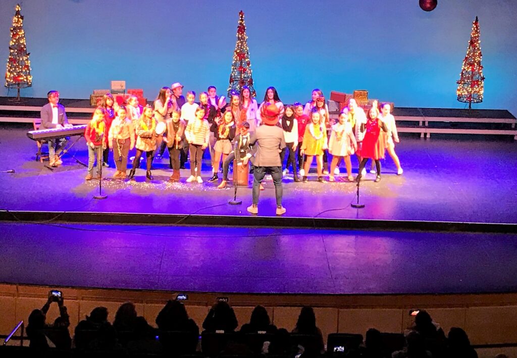 NUEVE GRUPOS CANTARON EN LA UNDÉCIMA EDICIÓN DEL CERTAMEN ESCOLAR DE VILLANCICOS ‘CIUDAD DE ISLA CRISTINA’