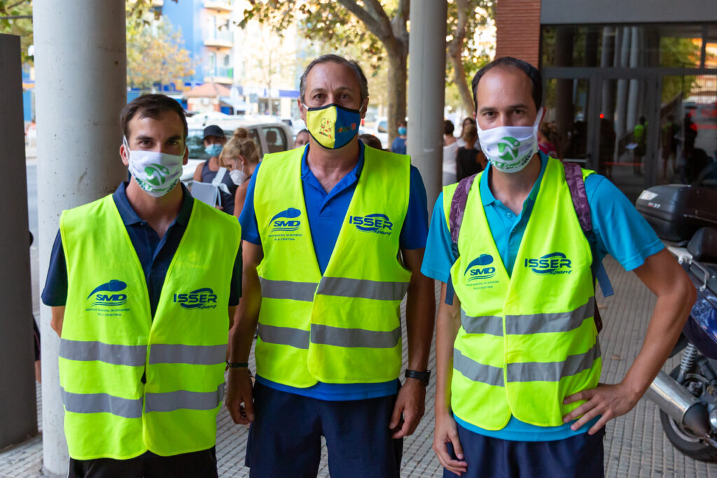 UN CENTENAR DE PERSONAS DE TODAS LAS EDADES PERSONAS PARTICIPAN EN LA IV RUTA DE SENDERISMO NOCTURNO 'PLAYAS DE ISLA CRISTINA'