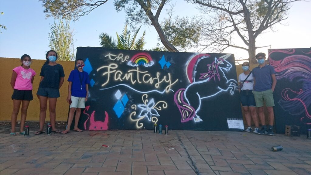 UNA VEINTENA DE JÓVENES PARTICIPAN EN EL TALLER DE GRAFFITI PUESTO EN MARCHA POR LA DELEGACIÓN MUNICIPAL DE JUVENTUD