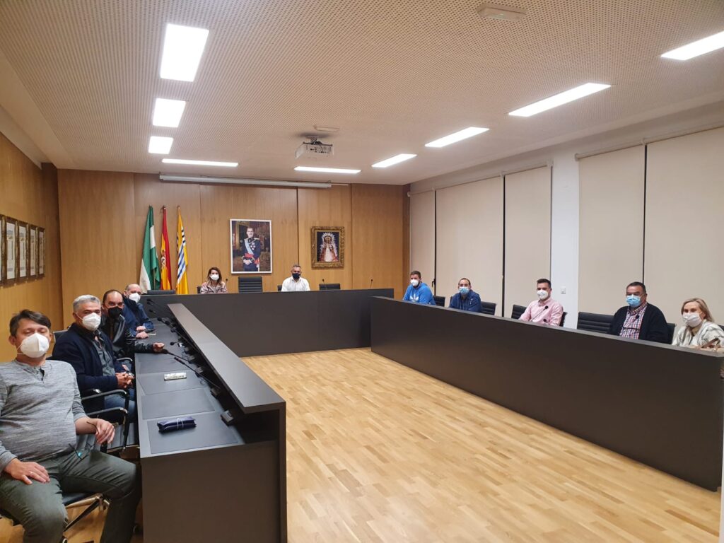 EL AYUNTAMIENTO MANTIENE UN ENCUENTRO CON LAS HERMANDADES PARA PLANIFICAR LA SEMANA SANTA EN LA LOCALIDAD Y ACERCARLA A LA CIUDADANÍA