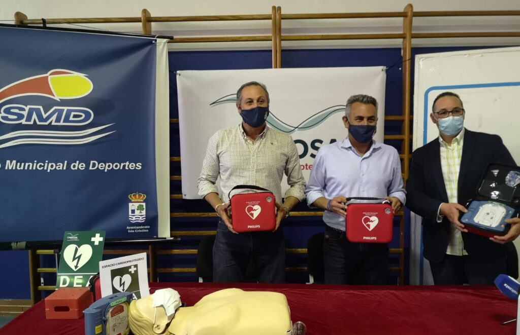 EL AYUNTAMIENTO INSTALA DESFIBRILADORES PARA CREAR ESPACIOS MUNICIPALES CARDIOPROTEGIDOS