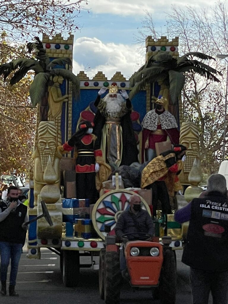LA CABALGATA DE REYES REPARTE ILUSIÓN ENTRE LOS NIÑOS Y NIÑAS DE ISLA CRISTINA