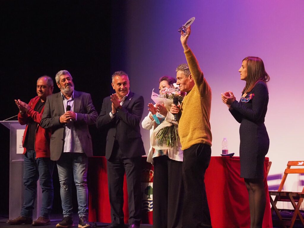 EL CARNAVALERO MANUEL GALLOSO CUÉLLAR RECIBE EL GALARDÓN 'PITO DE CAÑA' 2022