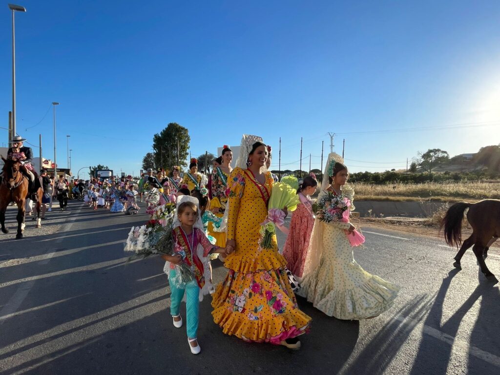 LOS VECINOS Y VECINAS DE POZO DEL CAMINO OFRENDAN FLORES A SU PATRONA, MARÍA AUXILIADORA