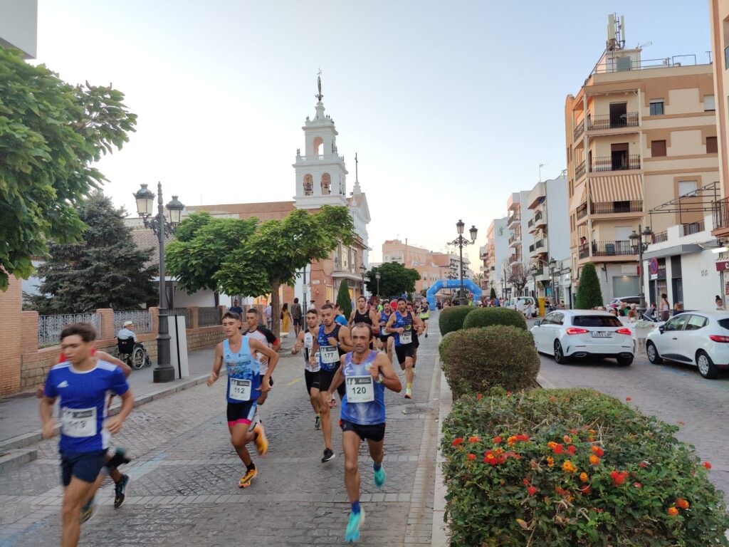 LAS CALLES ISLEÑAS SE LLENAN DE ATLETAS EN LA XX MILLA URBANA NOCTURNA