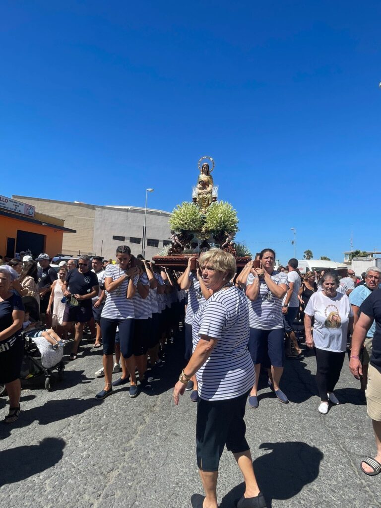 UNA MUY ESPERADA Y MULTITUDINARIA PROCESIÓN CIERRA LAS FIESTAS EN HONOR A LA VIRGEN DEL MAR EN ISLA CRISTINA