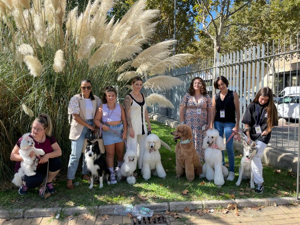 ÉXITO DE PARTICIPANTES EN LA III EXPOSICIÓN Y ADIESTRAMIENTO CANINO 