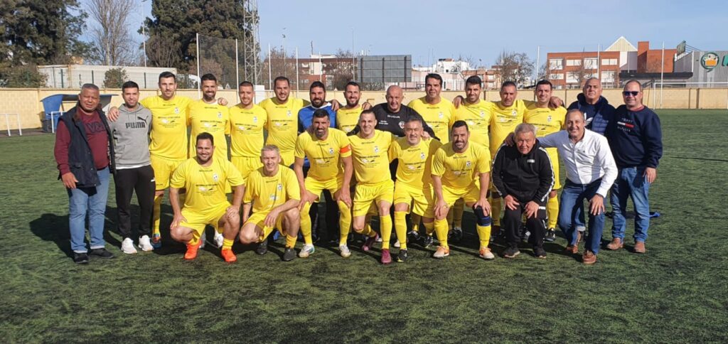 LOS VETERANOS DEL ISLA CRISTINA F.C. DEBUTAN TRAS TRES AÑOS DE AUSENCIA A CAUSA DE LA PANDEMIA