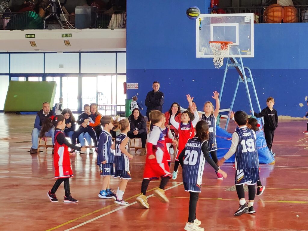 CUATROCIENTOS NIÑOS Y NIÑAS DE ENTRE SEIS Y NUEVE AÑOS PARTICIPAN EN EL III  BAYBASKET 2023 CELEBRADO EN ISLA CRISTINA