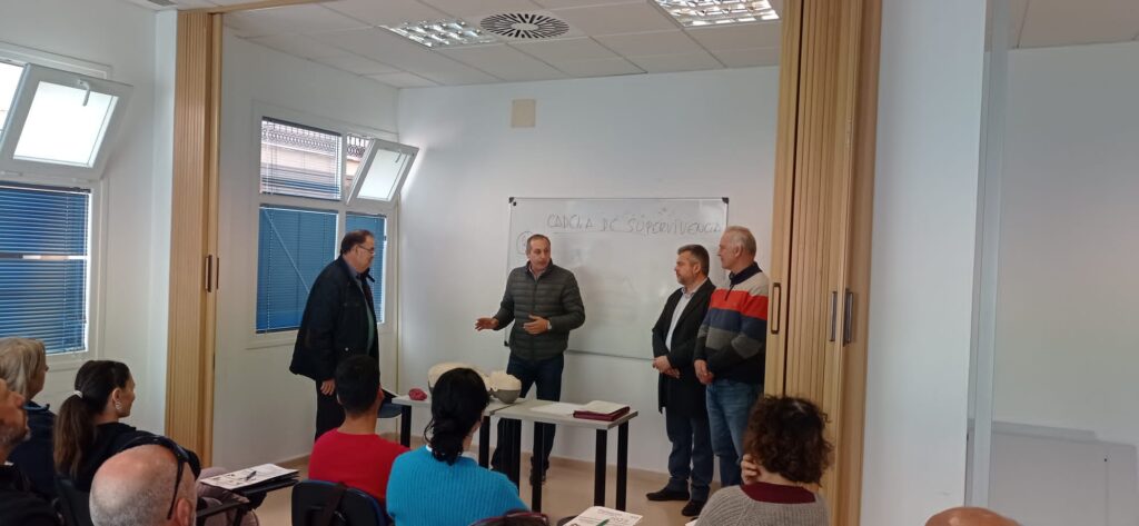 EL AYUNTAMIENTO PONE EN MARCHA CURSOS DE INICIACIÓN Y FORMACIÓN CONTINUADA EN PRIMEROS AUXILIOS Y USO DEL DESFIBRILADOR