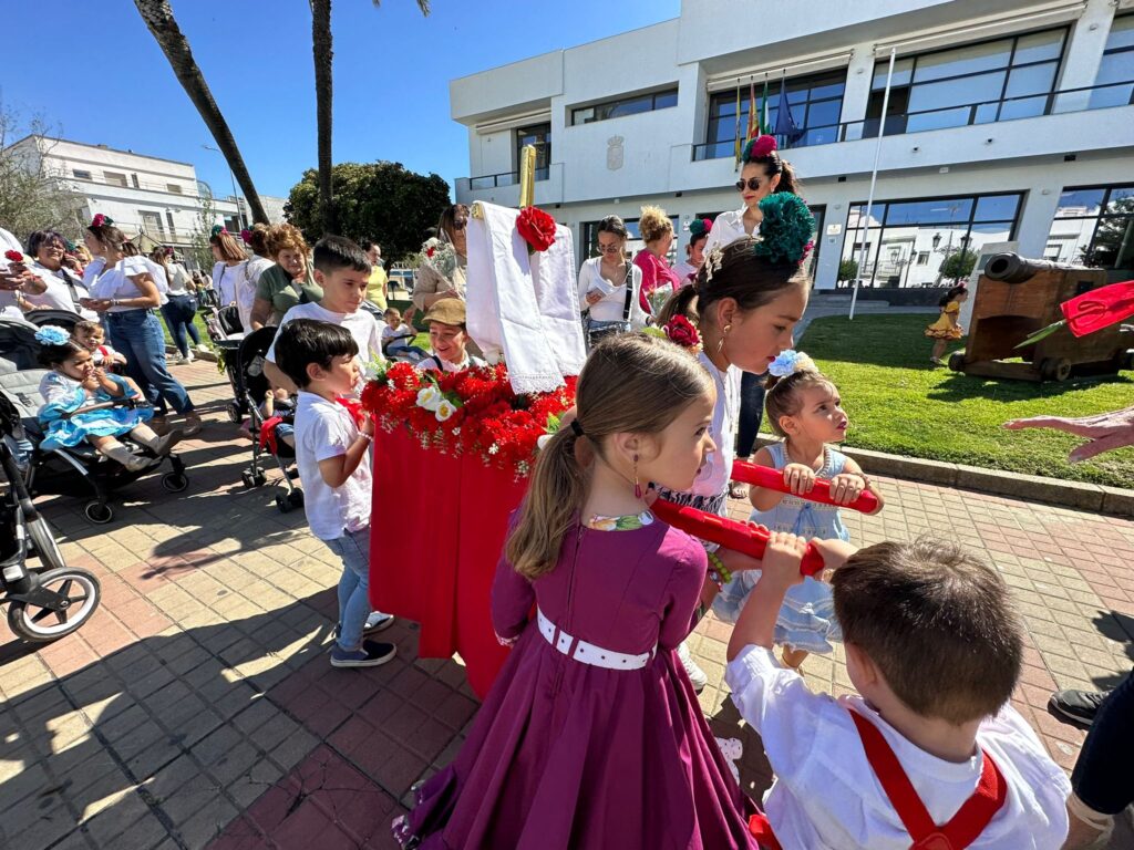 LA CELEBRACIÓN DE LA CRUZ DE MAYO REÚNE A LOS PEQUEÑOS DE LAS ESCUELAS INFANTILES DE ISLA CRISTINA