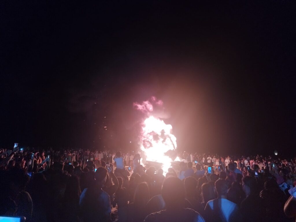 UNA ESPERADA NOCHE DE SAN JUAN DE LA QUE DISFRUTARON MUCHOS ISLEÑOS Y VISITANTES