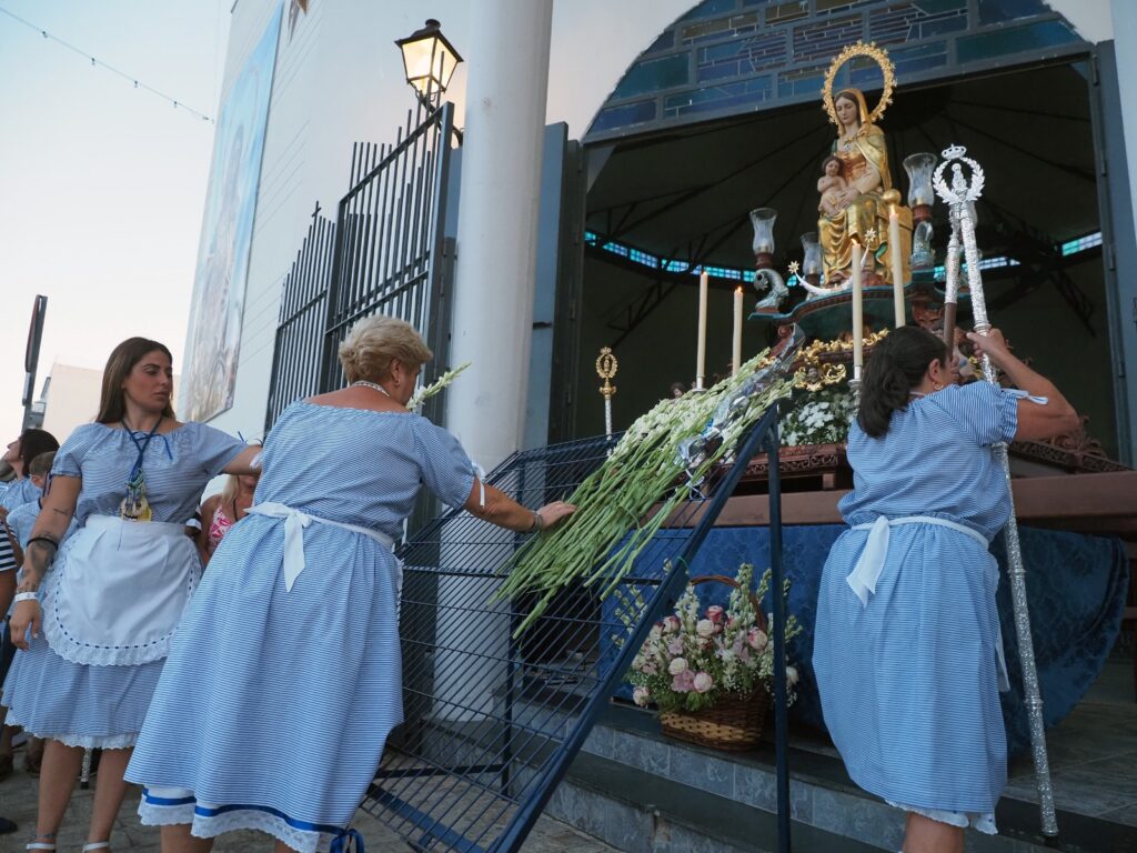 LA BARRIADA DE PUNTA DEL CAIMÁN DISFRUTÓ DE LA OFRENDA DE NARDOS A SU PATRONA