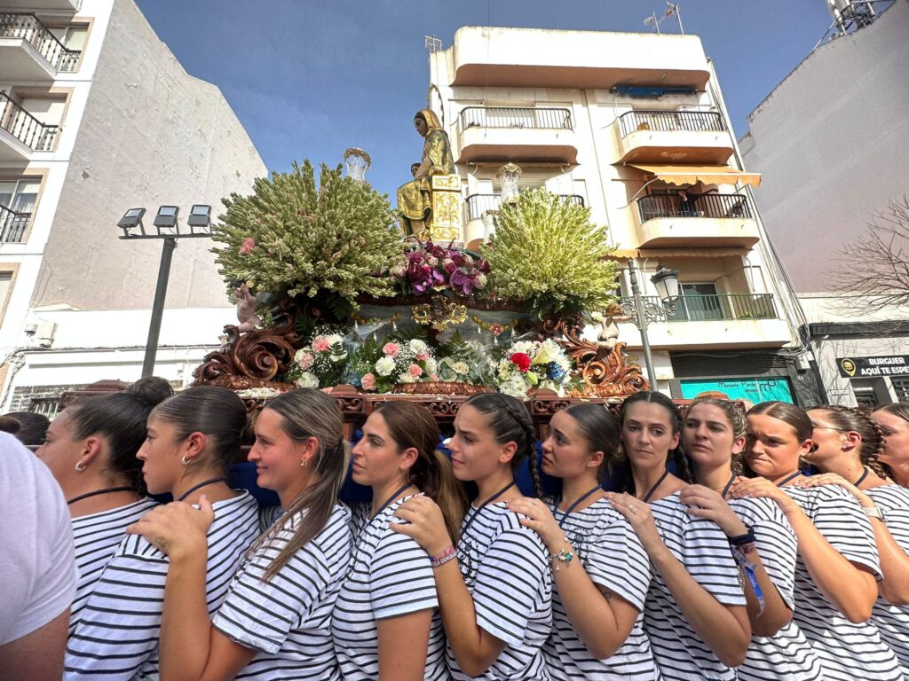 LA BARRIADA DE LA PUNTA DEL CAIMÁN VIVE EL DÍA GRANDE DE LAS FIESTAS EN HONOR A SU PATRONA, LA VIRGEN DEL MAR