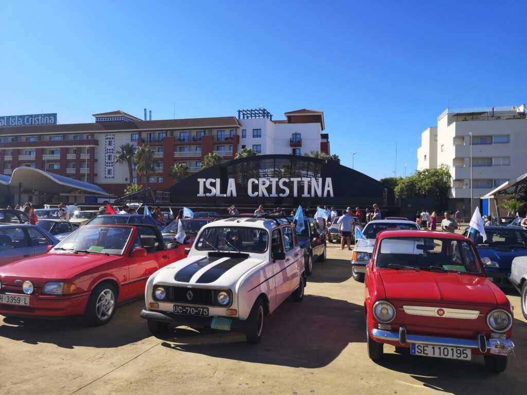 ÉXITO DE PARTICIPACIÓN EN LA IX CONCENTRACIÓN INTERNACIONAL DE VEHÍCULOS CLÁSICOS QUE SE HA CELEBRADO EN ISLA CRISTINA