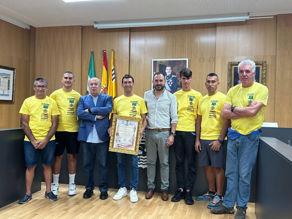 EL AYUNTAMIENTO RECIBE AL EQUIPO LA LEYENDA ISLEÑA TRAS PROCLAMARSE CAMPEONES DE LA  XLIII 24 HORAS INTERNACIONALES DE RESISTENCIA EN CICLOMOTORES VALL DE TENES