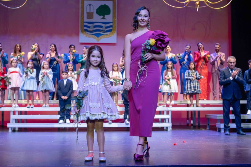 ISLA CRISTINA YA TIENE REINAS DEL CARNAVAL 2024, LA NIÑA NOA ORIA FERNÁNDEZ Y LA JOVEN SOFÍA MÁRQUEZ RAMOS