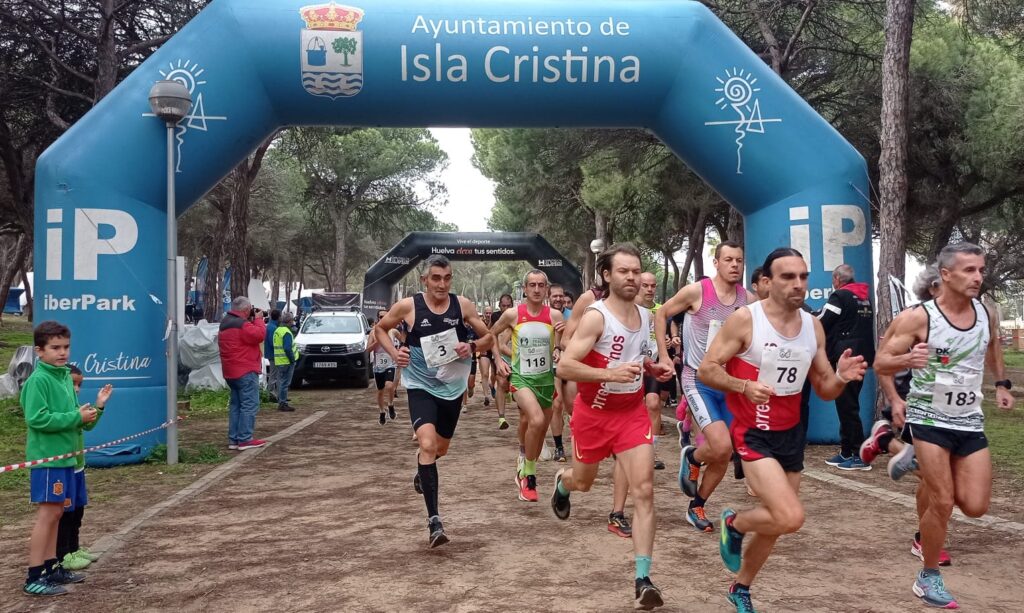 CERCA DE TRESCIENTOS CORREDORES PARTICIPARON ESTE FIN DE SEMANA EN LA XXV EDICIÓN DEL CROSS ‘PINARES DE ISLA CRISTINA’
