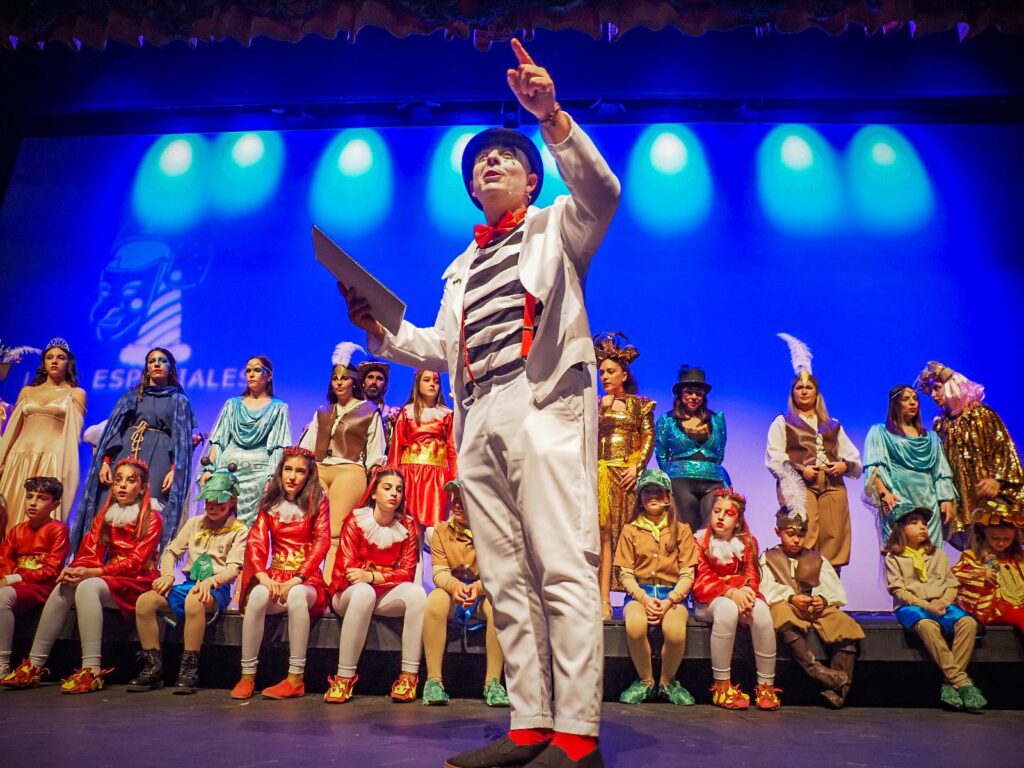 EL PREGÓN DE JESÚS VÁZQUEZ CRUZ ABRE LAS PUERTAS DEL CARNAVAL ISLEÑO DE 2024